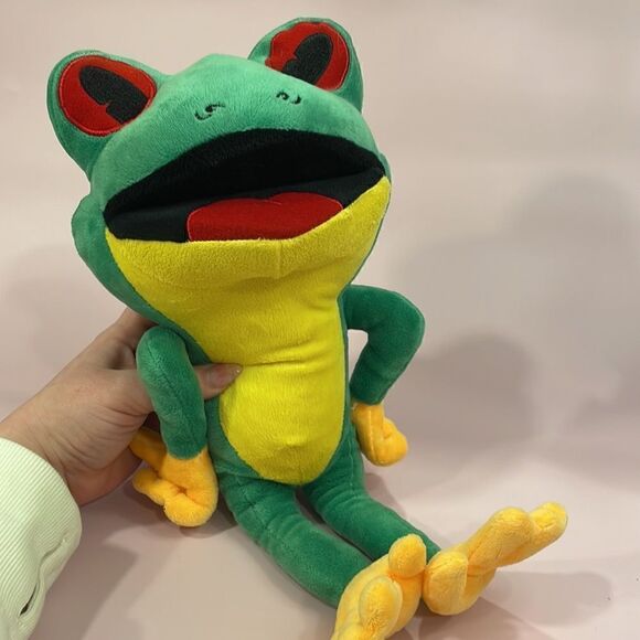 Rainforest Cafe Cha Cha the Red Eyed Tree Frog 16” long Excellent Used Condition - Picture 8 of 8
